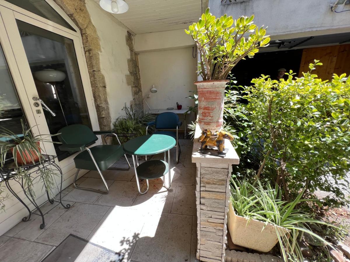 Appartamento Elégant studio dans une cour intérieure, avec terrasse privée Lunel  Esterno foto