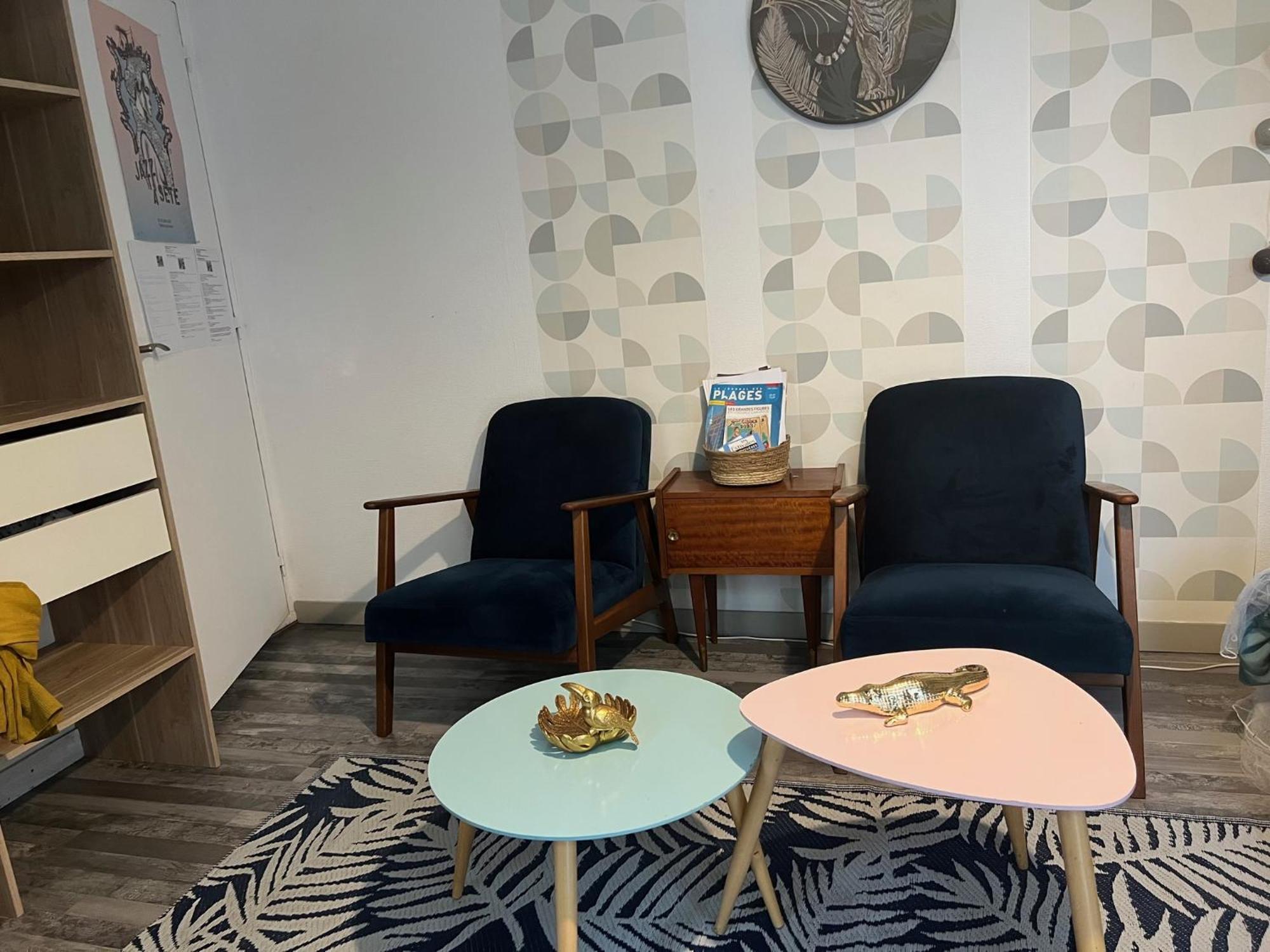 Appartamento Elégant studio dans une cour intérieure, avec terrasse privée Lunel  Esterno foto